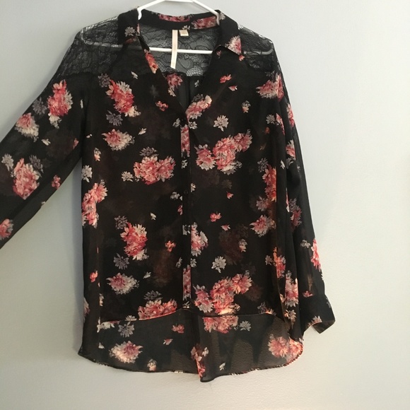 Floral Button-up Blouse - Picture 2 of 4